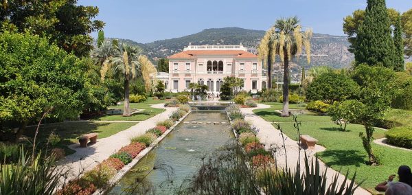 On retrouve la Villa Ephrussi de Rothschild.